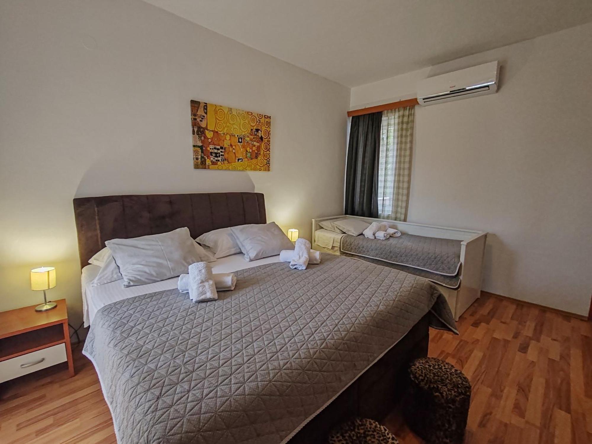 Apartments And Pansion M&R Турань Экстерьер фото